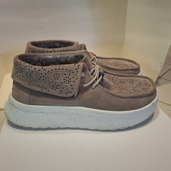 Hey Dude Women's Beige Moccasins Boots with Beads - Picture 2 of 13